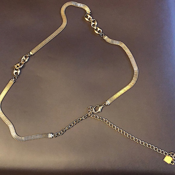 Gold colour chain belt - Picture 2 of 8